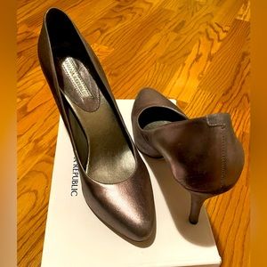 Banana Republic gunmetal leather heels